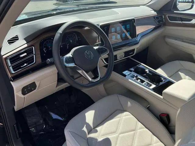 2026 Volkswagen Atlas SE with Technology