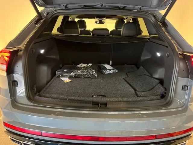 2026 Volkswagen Atlas Cross Sport SEL Premium R-Line