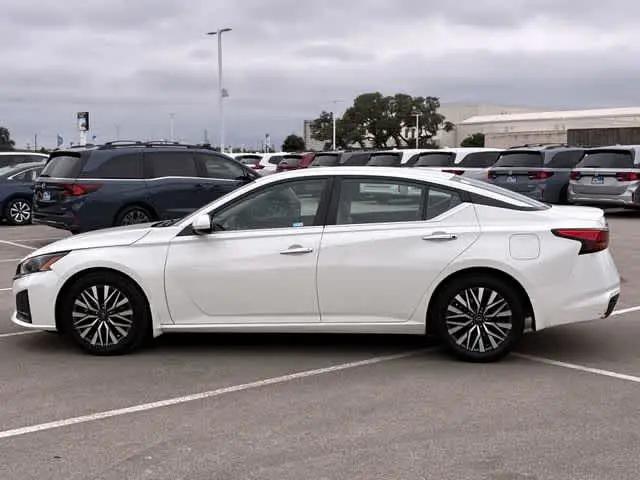 2023 Nissan Altima SV FWD