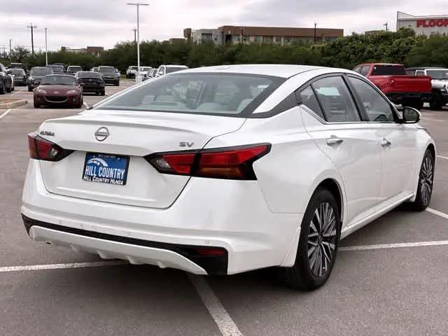 2023 Nissan Altima SV FWD