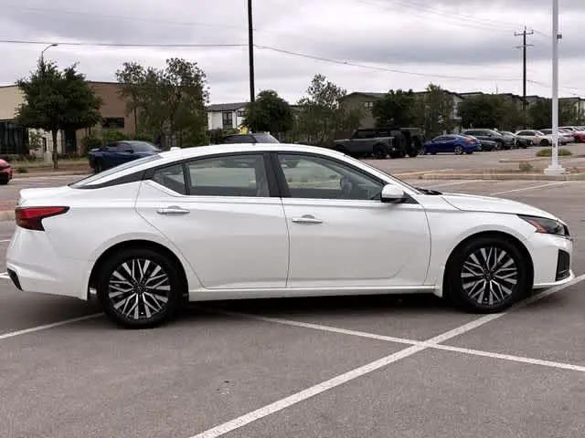 2023 Nissan Altima SV FWD