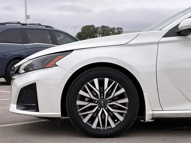 2023 Nissan Altima SV FWD