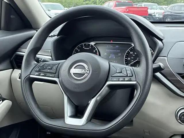 2023 Nissan Altima SV FWD