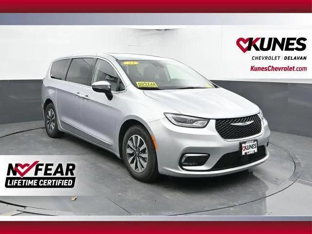 2023 Chrysler Pacifica Hybrid Limited for sale in Delavan, WI