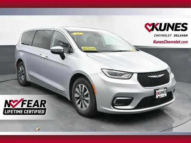 2023 Chrysler Pacifica Hybrid Limited for sale in Delavan, WI