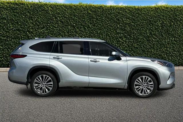 2023 Toyota Highlander Platinum