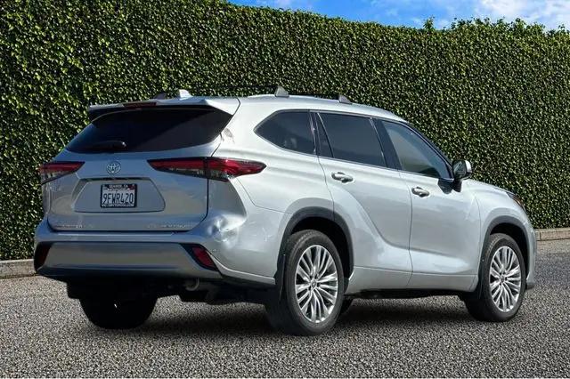 2023 Toyota Highlander Platinum