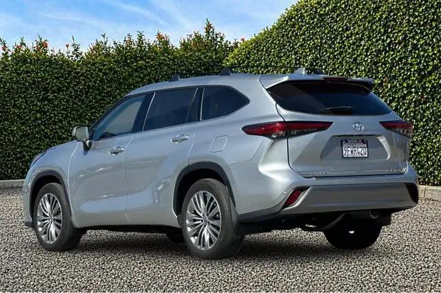 2023 Toyota Highlander Platinum