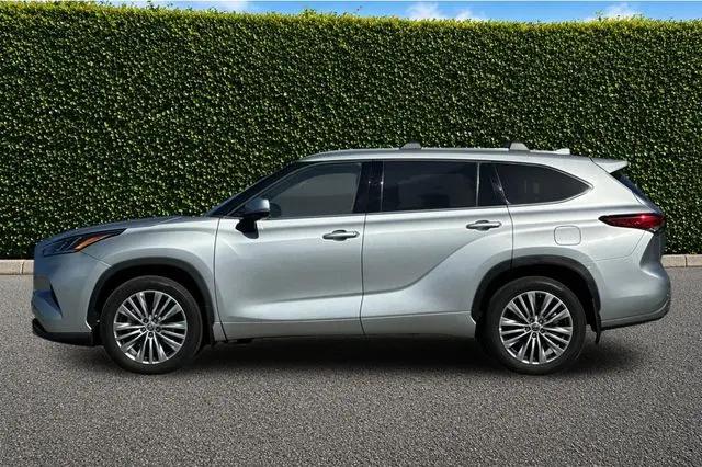 2023 Toyota Highlander Platinum