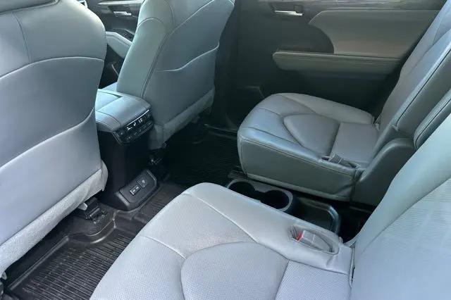 2023 Toyota Highlander Platinum