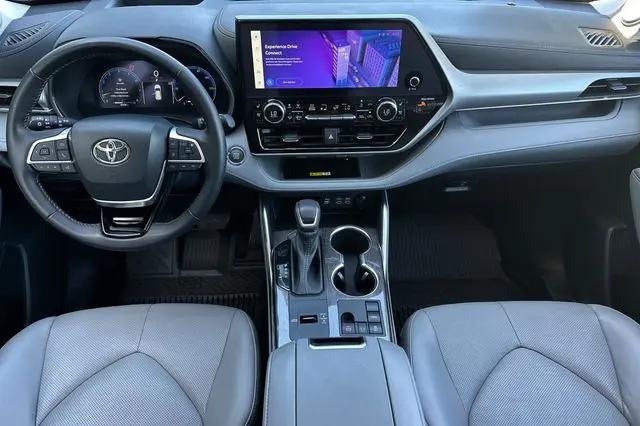 2023 Toyota Highlander Platinum