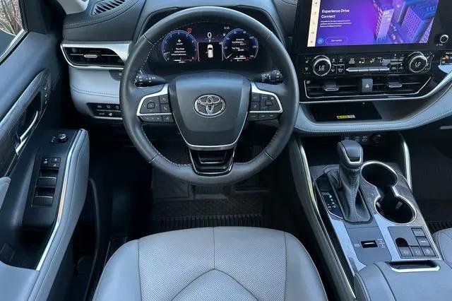 2023 Toyota Highlander Platinum