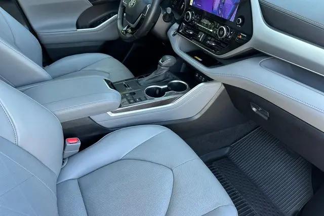 2023 Toyota Highlander Platinum