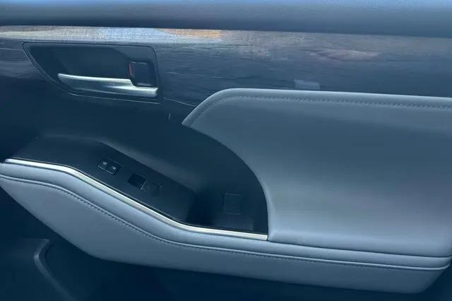 2023 Toyota Highlander Platinum