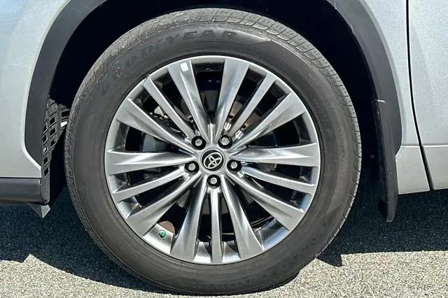 2023 Toyota Highlander Platinum