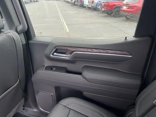 2026 GMC Sierra 1500 Crew Cab, Short Bed, SLT, 4WD