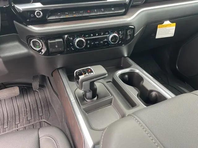 2026 GMC Sierra 1500 Crew Cab, Short Bed, SLT, 4WD