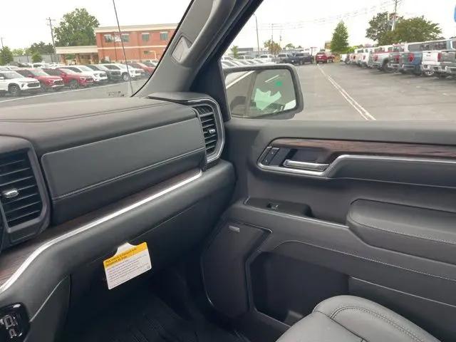 2026 GMC Sierra 1500 Crew Cab, Short Bed, SLT, 4WD