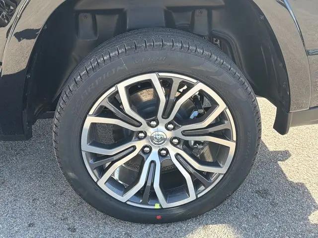 2026 Ram 1500 Tungsten Crew Cab 4x4 5'7" Box