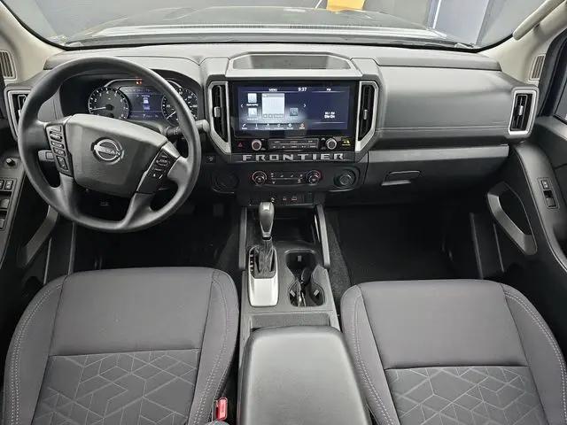 2025 Nissan Frontier Crew Cab SV 4x2