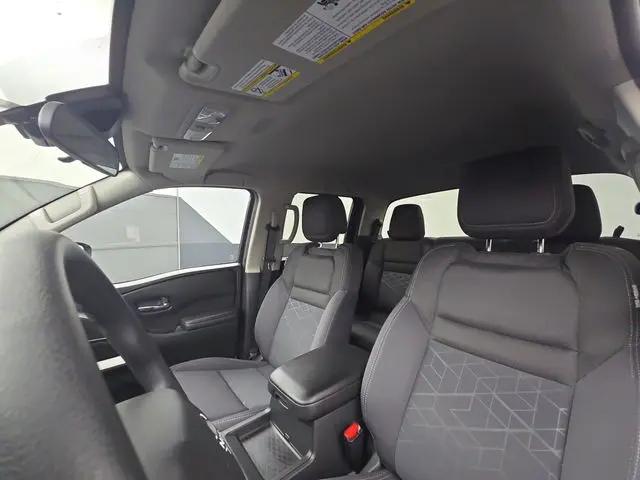 2025 Nissan Frontier Crew Cab SV 4x2