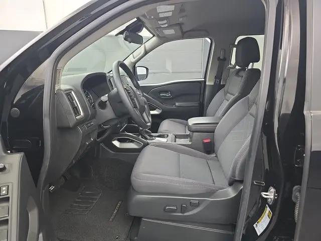 2025 Nissan Frontier Crew Cab SV 4x2