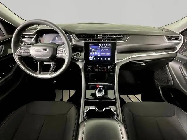2023 Jeep Grand Cherokee Laredo 4x4