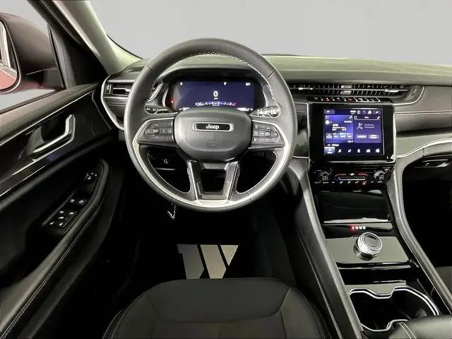 2023 Jeep Grand Cherokee Laredo 4x4