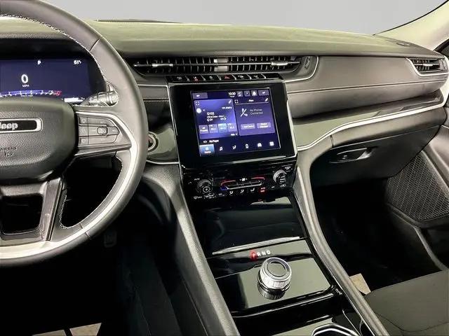2023 Jeep Grand Cherokee Laredo 4x4