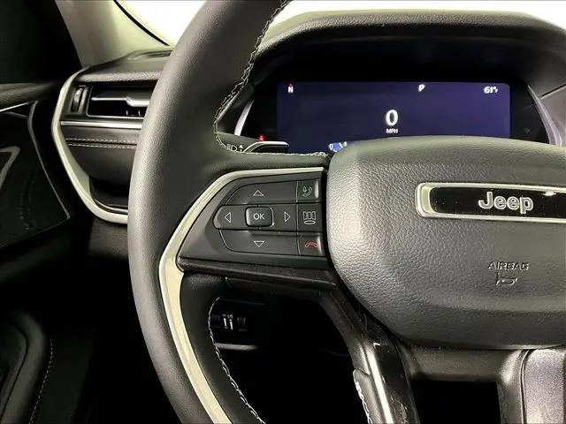 2023 Jeep Grand Cherokee Laredo 4x4