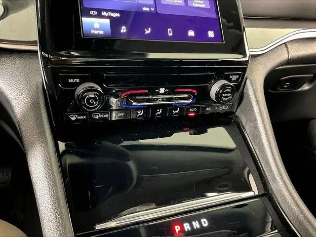 2023 Jeep Grand Cherokee Laredo 4x4