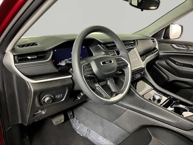 2023 Jeep Grand Cherokee Laredo 4x4