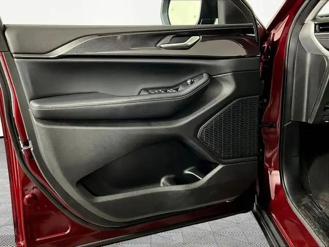 2023 Jeep Grand Cherokee Laredo 4x4