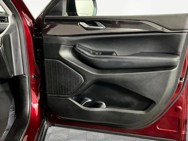2023 Jeep Grand Cherokee Laredo 4x4