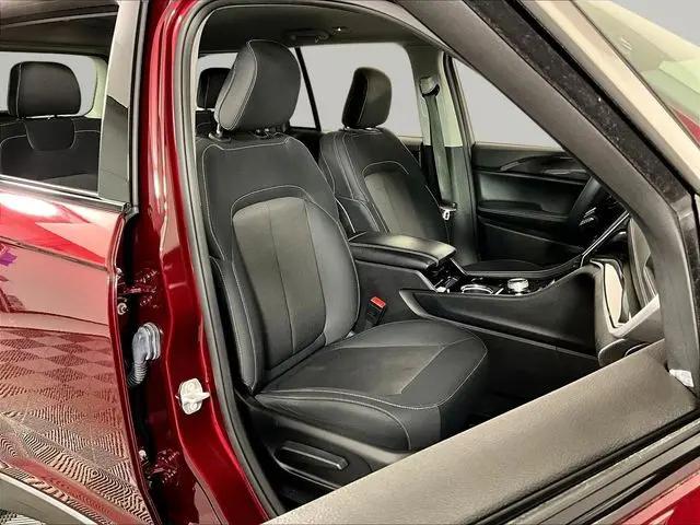 2023 Jeep Grand Cherokee Laredo 4x4