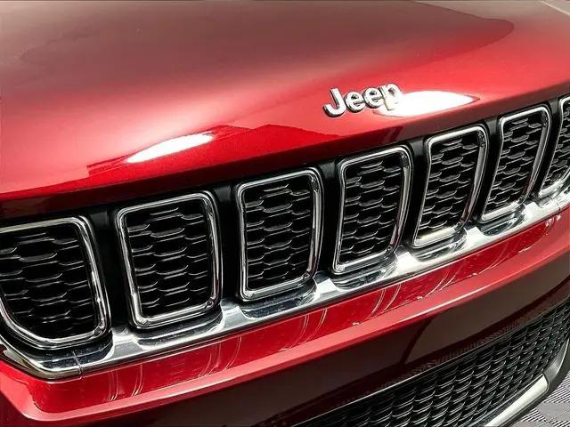 2023 Jeep Grand Cherokee Laredo 4x4