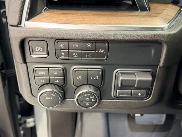 2025 Chevrolet Suburban 4WD High Country