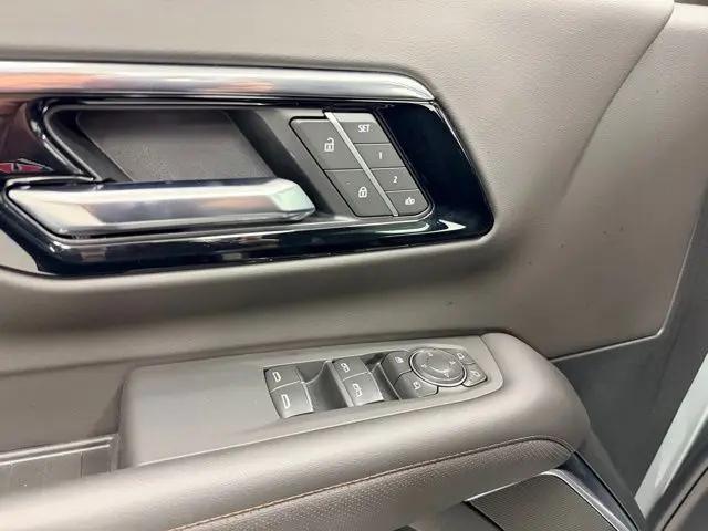 2025 Chevrolet Suburban 4WD High Country