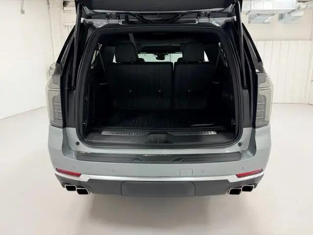 2025 Chevrolet Suburban 4WD High Country