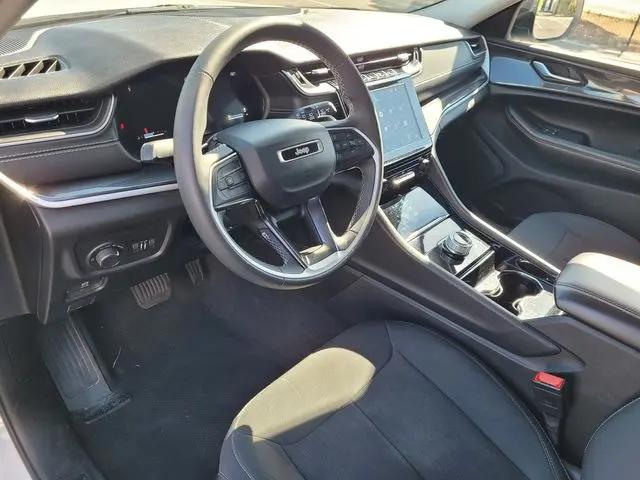 2023 Jeep Grand Cherokee L Laredo 4x2
