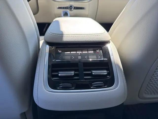 2025 Volvo XC90 Plug-In Hybrid T8 Ultra 6-Seater
