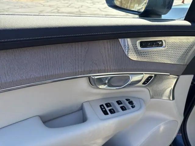 2025 Volvo XC90 Plug-In Hybrid T8 Ultra 6-Seater
