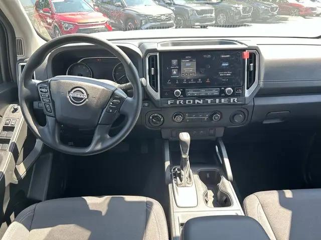 2025 Nissan Frontier Crew Cab SV 4x4