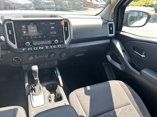 2025 Nissan Frontier Crew Cab SV 4x4
