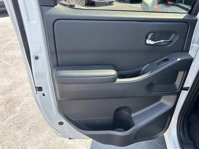 2025 Nissan Frontier Crew Cab SV 4x4