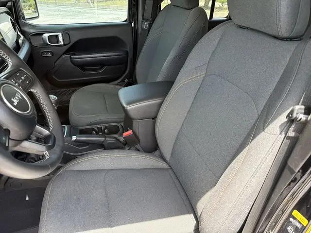 2025 Jeep Wrangler 4-Door Summit 4x4