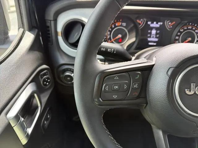 2025 Jeep Wrangler 4-Door Summit 4x4