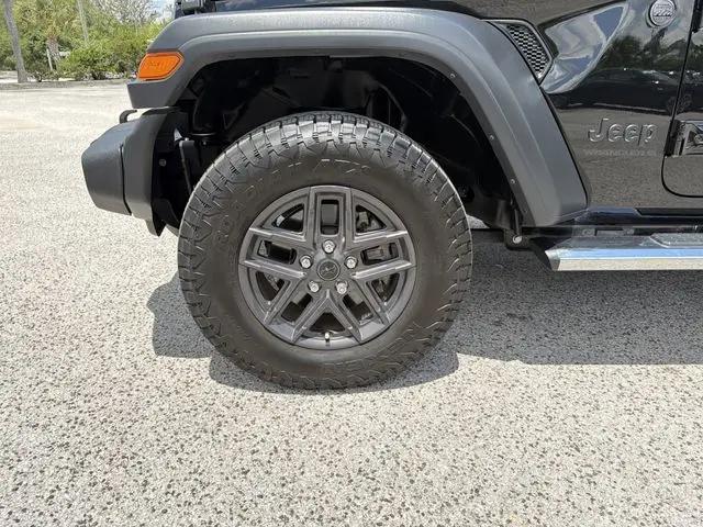 2025 Jeep Wrangler 4-Door Summit 4x4