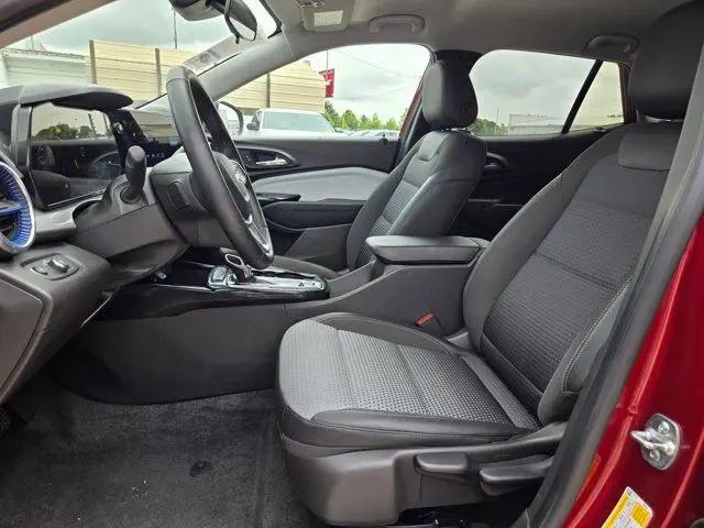 2025 Chevrolet Trax FWD LT