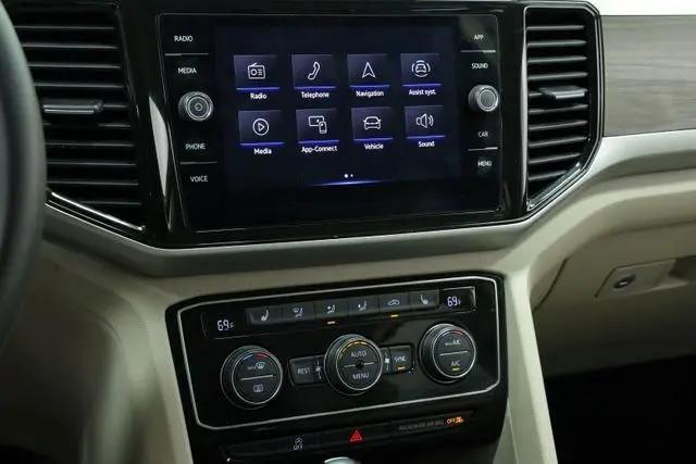 2022 Volkswagen Atlas 3.6L V6 SE w/Technology
